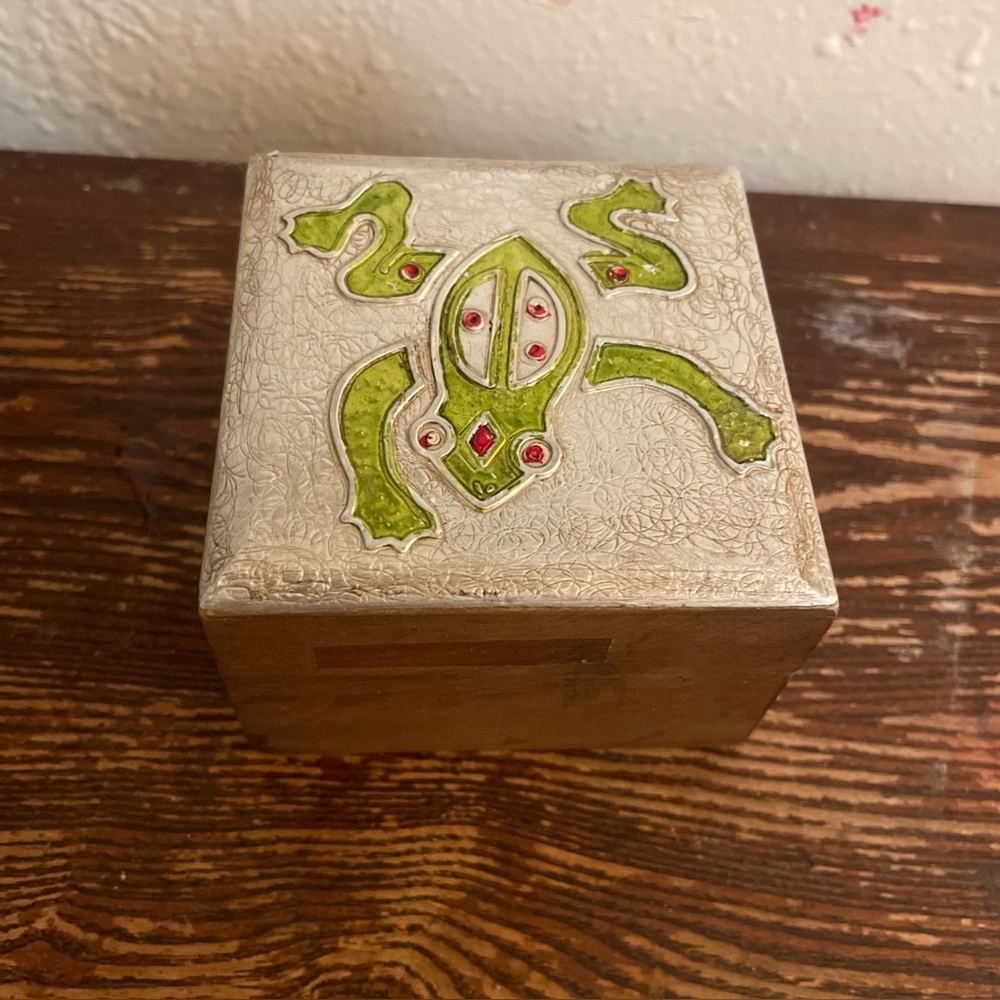 VINTAGE handmade Wooden Jewelers Box Cube Shape Pewter Frog Embossed 2x3x3”